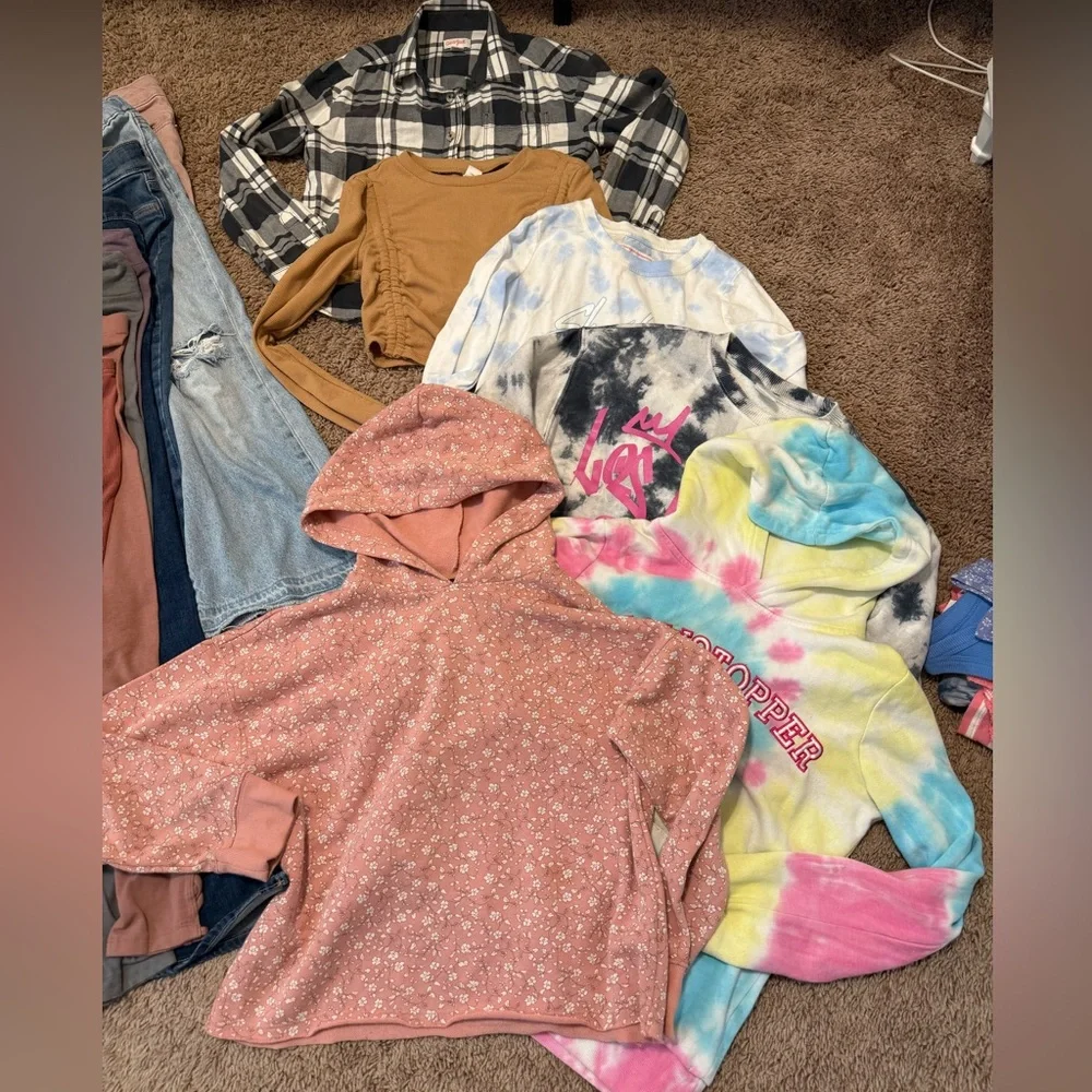 Huge Lot of Assorted Girls Tops, Shorts, Jeans, Leggings, Tanks in sz 10/12 L - Picture 6 of 10